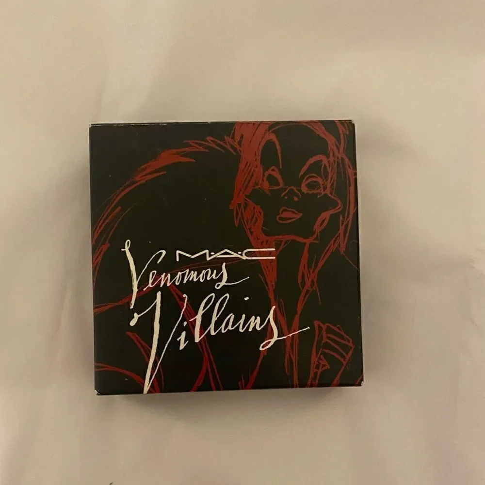 🥳HP🥳 NIB MAC Venomous Villains Cruella Beauty Powder in “Her Own Devices”